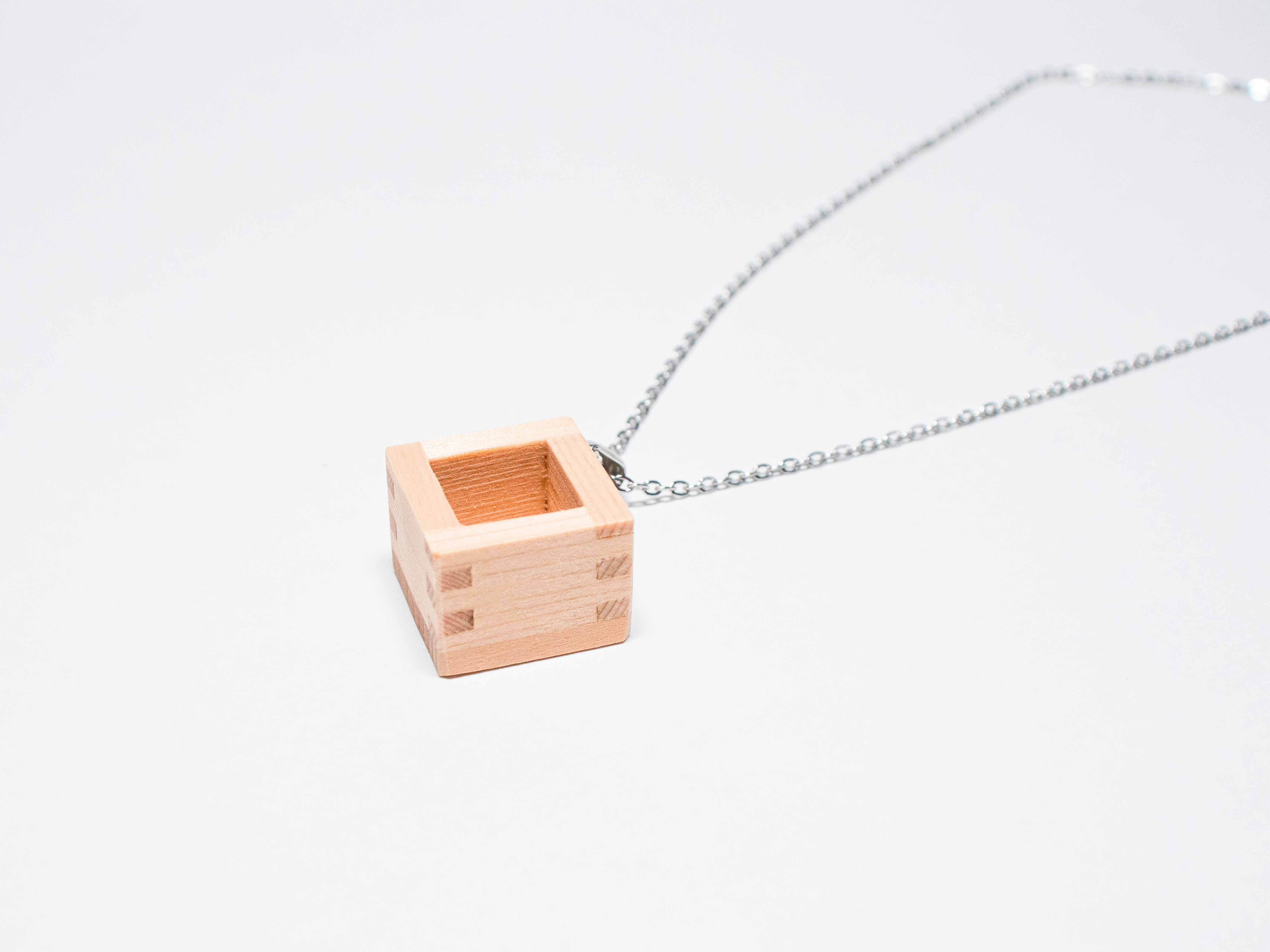 FOMUS PARURE NECKLACE (White)